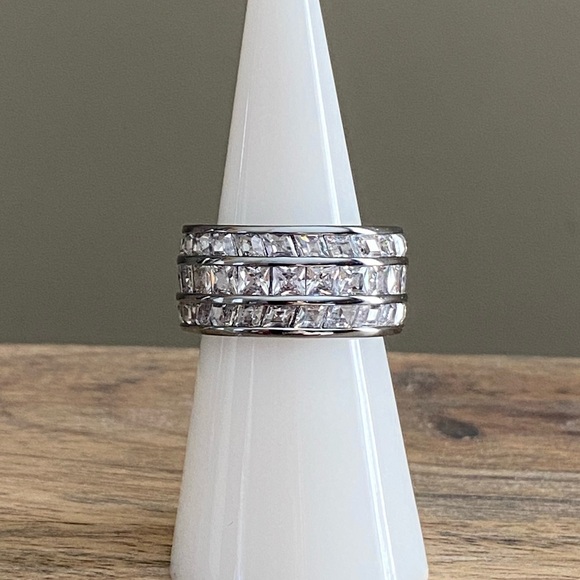 Bomb Party April 2025 Ring “Destined for Greatness” Size 7. Brand New! - Picture 2 of 5